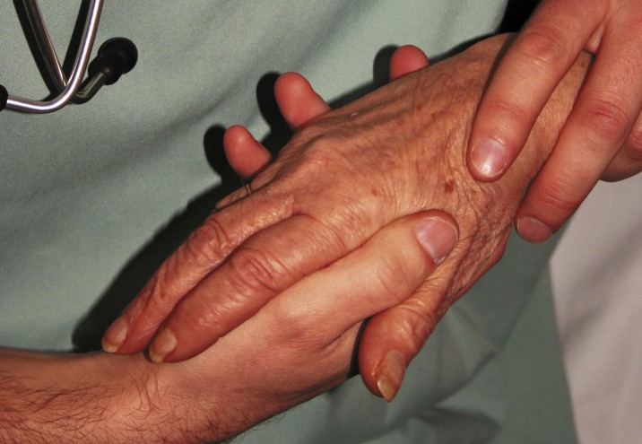 Fin de vie : les soins palliatifs peu utilisés