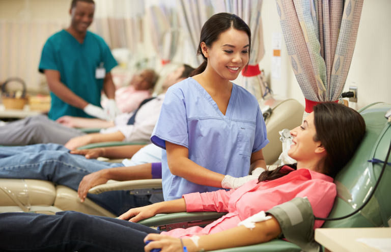 Offrir son sang pour sauver des vies : trois questions à une donneuse régulière