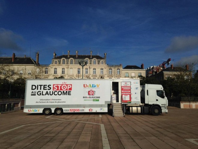 Un bus sillonne la France pour sensibiliser au glaucome