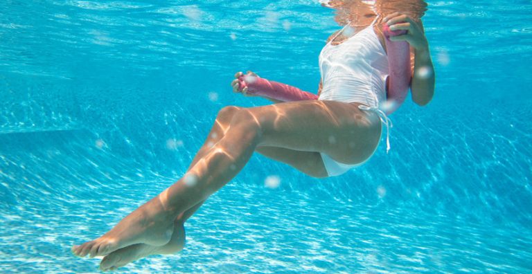 Touché par l’arthrose du genou? Essayez l’aquagym !