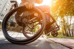 visuel livre blanc Sep - homme fauteuil roulant