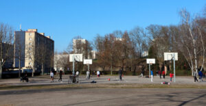 Terrain de basket extérieur